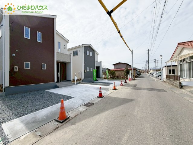 大槻前畑　新築戸建　2号棟の前面道路含む現地写真|学校や大きな公園も近くお子様も安心！