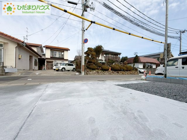 大槻前畑　新築戸建　2号棟の駐車場|駅周りにスーパーやホームセンターなどもあり、生活に便利な立地です！
