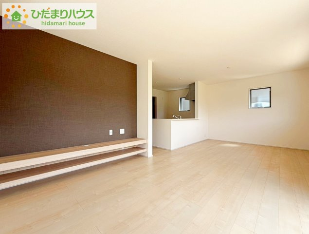 大槻前畑　新築戸建　2号棟の駐車場|駅周りにスーパーやホームセンターなどもあり、生活に便利な立地です！