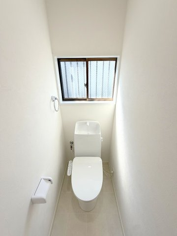 あきる野市二宮東2丁目　中古戸建のトイレ