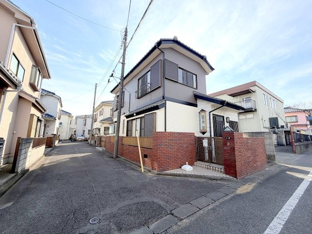 あきる野市二宮東2丁目　中古戸建の前面道路含む現地写真