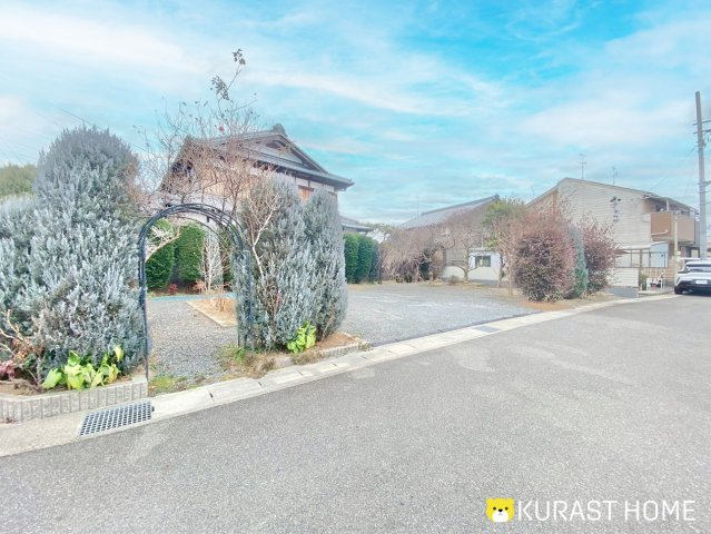 京都市伏見区羽束師古川町　新築戸建の前面道路含む現地写真