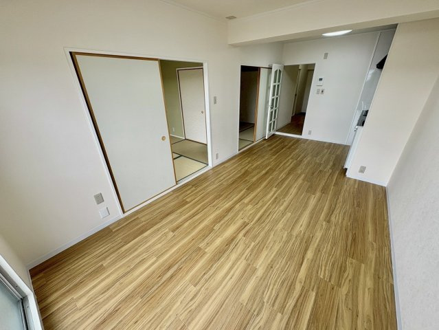 伏見日光ハイツ2号棟