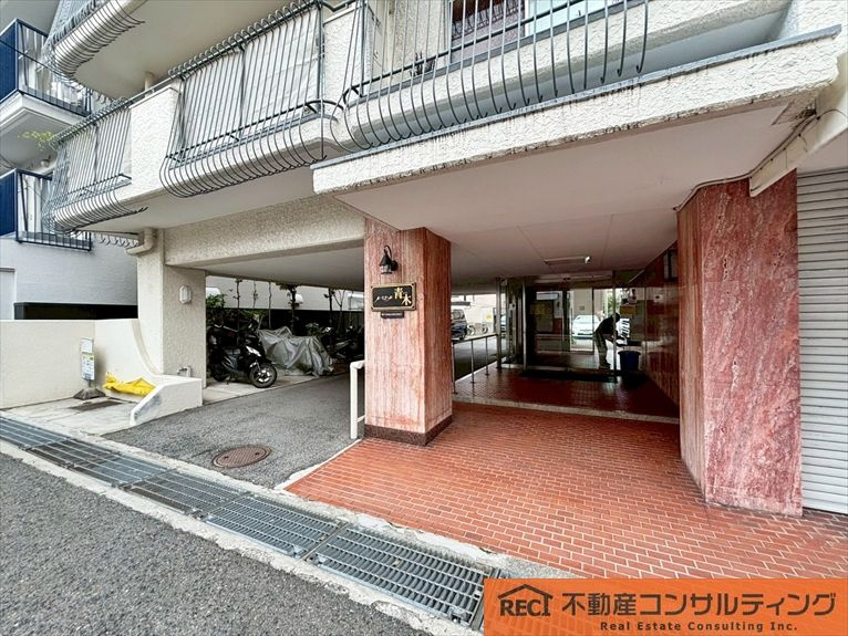 ルミエール青木のエントランス