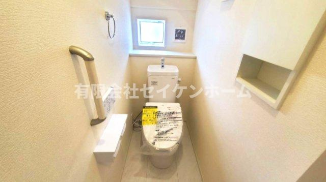 熊谷市赤城町1丁目　太陽光発電付きオール電化新築住宅のトイレ