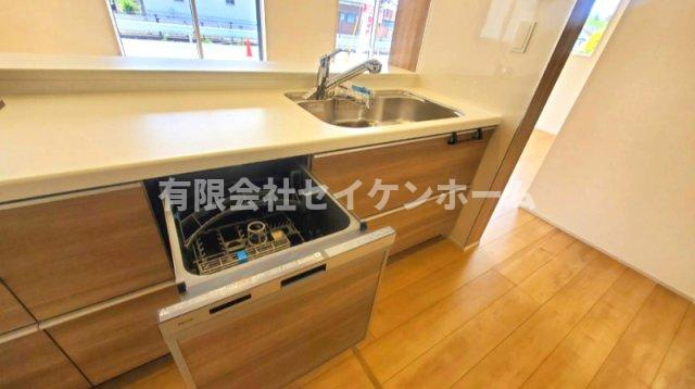 熊谷市赤城町1丁目　太陽光発電付きオール電化新築住宅の発電・温水設備