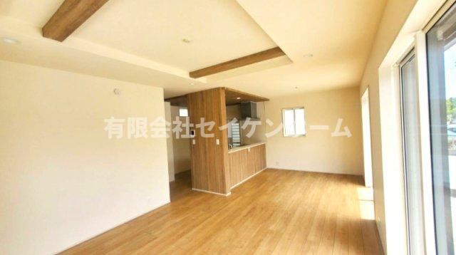 熊谷市赤城町1丁目　太陽光発電付きオール電化新築住宅の居間・リビング