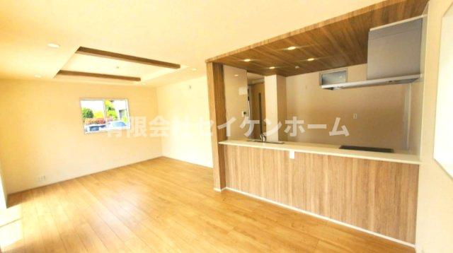 熊谷市赤城町1丁目　太陽光発電付きオール電化新築住宅の居間・リビング