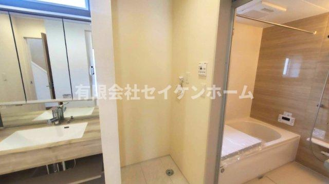 熊谷市赤城町1丁目　太陽光発電付きオール電化新築住宅の独立洗面台