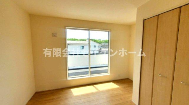 熊谷市赤城町1丁目　太陽光発電付きオール電化新築住宅の洋室