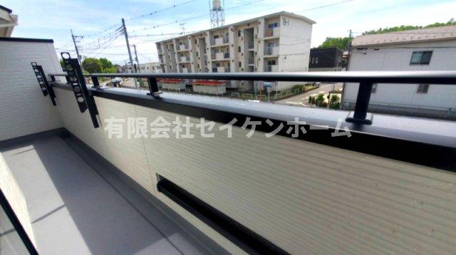 熊谷市赤城町1丁目　太陽光発電付きオール電化新築住宅のバルコニー