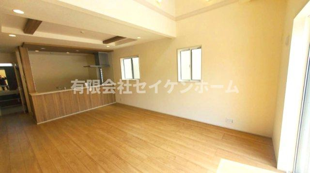 熊谷市赤城町1丁目　太陽光発電付きオール電化新築住宅の居間・リビング