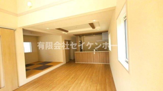 熊谷市赤城町1丁目　太陽光発電付きオール電化新築住宅の居間・リビング