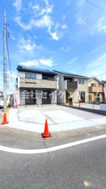 熊谷市赤城町1丁目　太陽光発電付きオール電化新築住宅の前面道路含む現地写真