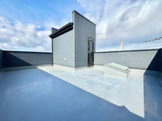 【外観】 | 宇治市伊勢田町砂田　中古戸建 | 【屋上】
開放感のある屋上付きです。水栓や電気設備が完備されているので、夏はお子様のプール遊びなどご家族の時間を優雅にお過ごしいただけます。