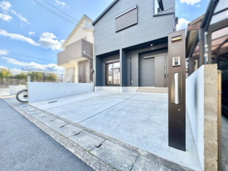 【駐車場】 | 宇治市伊勢田町砂田　中古戸建 | 【駐車場】
駐車3台可能(※車種制限あり)