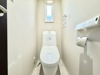 【トイレ】 | 宇治市伊勢田町砂田　中古戸建 | 【2階トイレ】