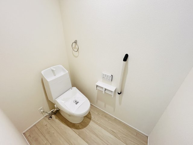 新築　前橋市朝倉町3丁目1期　LIGNAGE　１号棟のトイレ|現地写真　節水タイプのウォシュレット付きトイレ、水道料節約に一役買います！
