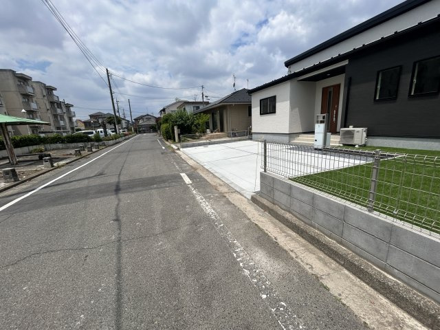 新築　前橋市朝倉町3丁目1期　LIGNAGE　１号棟の前面道路含む現地写真|現地写真　南側接道幅員約6ｍ　東側接道幅員約4ｍ