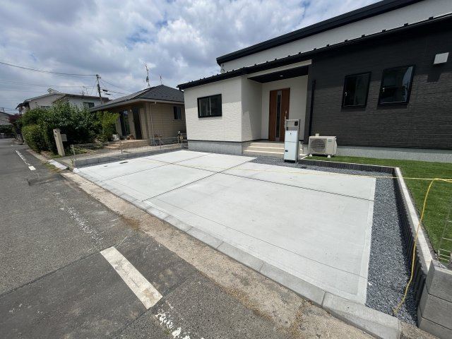 新築　前橋市朝倉町3丁目1期　LIGNAGE　１号棟の駐車場|現地写真　駐車スペースは並列3台分可能です！
