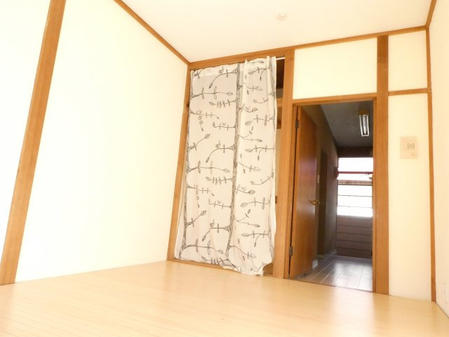 春日部市中央５丁目のアパートの居間・リビング