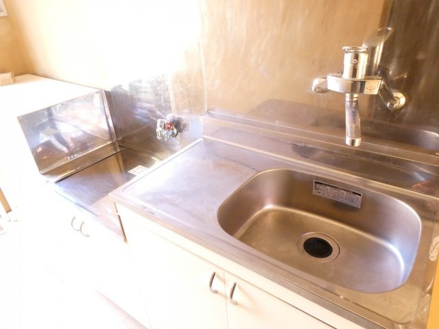 春日部市中央５丁目のアパートのキッチン