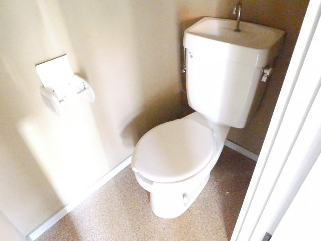 春日部市中央５丁目のアパートのトイレ