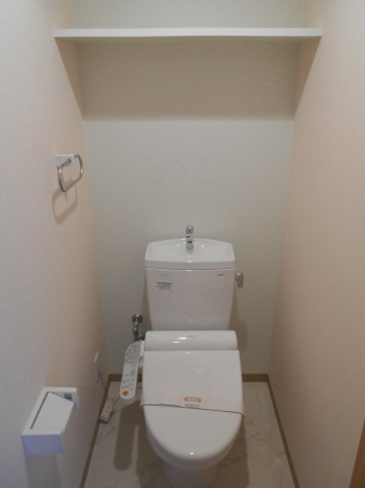 グランパルク小金井のトイレ|別部屋の写真です