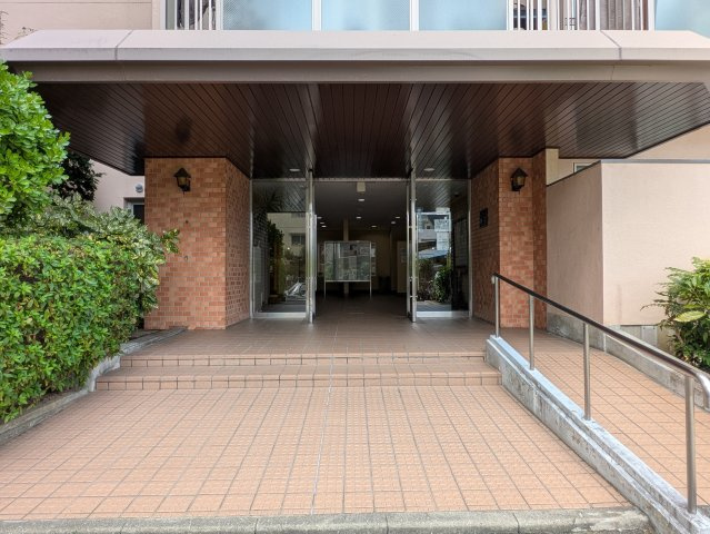 ユニハイム明石のエントランス