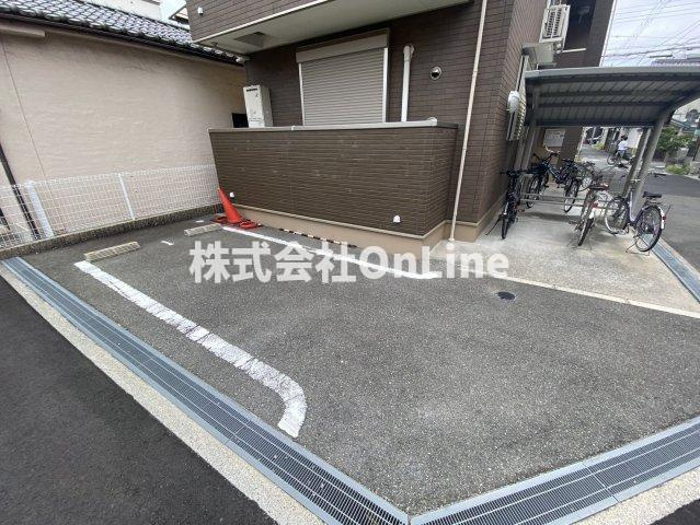 トレーデの駐車場