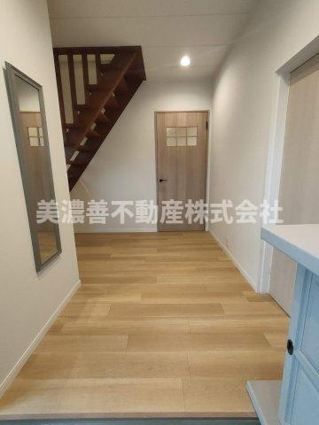 ６６４９５　瑞穂市本田事業用貸家の玄関