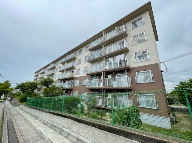 東垂水(1・2)4号棟の外観