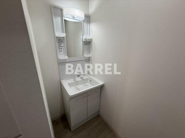 六反園貸家の独立洗面台