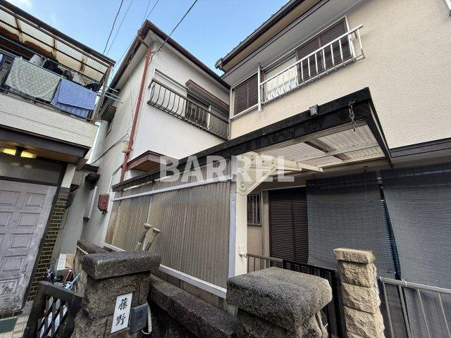 六反園貸家の外観