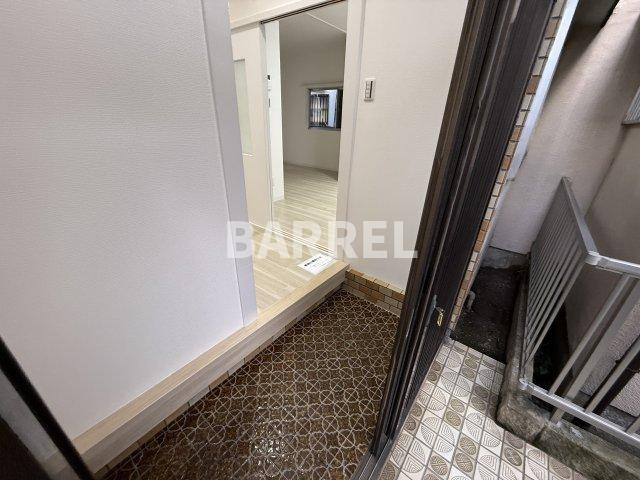 六反園貸家の玄関