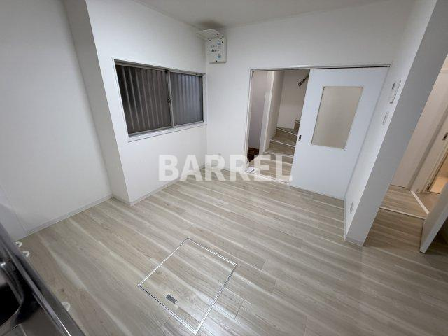 六反園貸家の居間・リビング