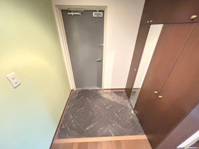 グランツ新大阪の玄関