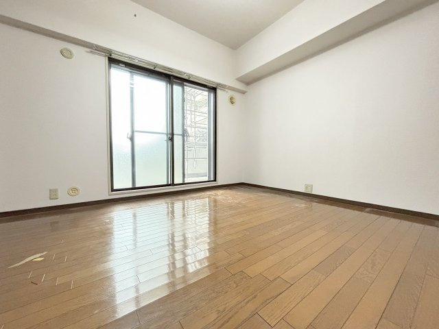 グランツ新大阪の洋室