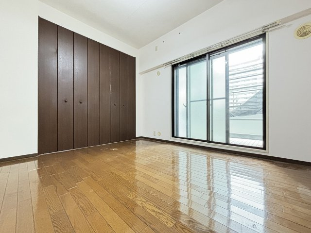 グランツ新大阪の洋室