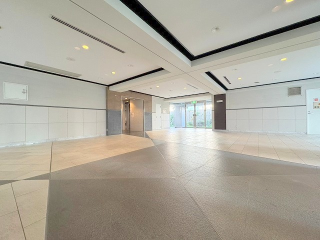 グランツ新大阪のロビー