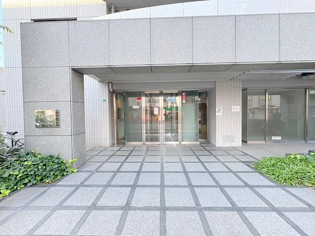 グランツ新大阪のエントランス