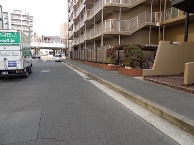 【周辺】 | 緑地公園グランドコーポ | 前面道路