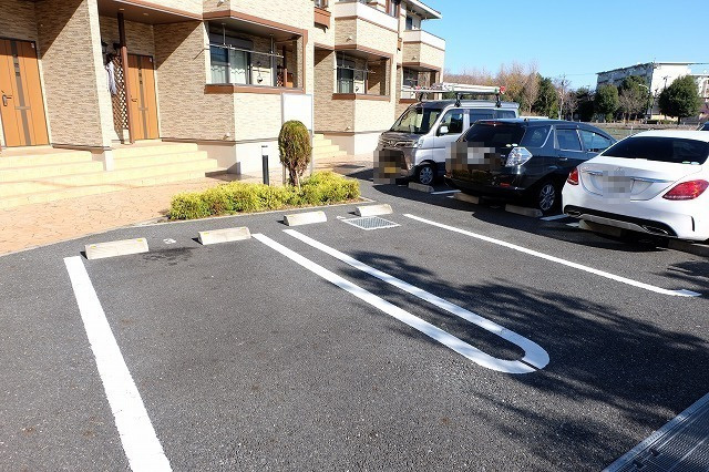 ルミナス・Ｍの駐車場