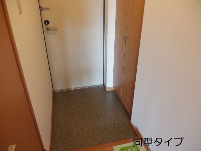 シャンデテ西三田ケ入の玄関