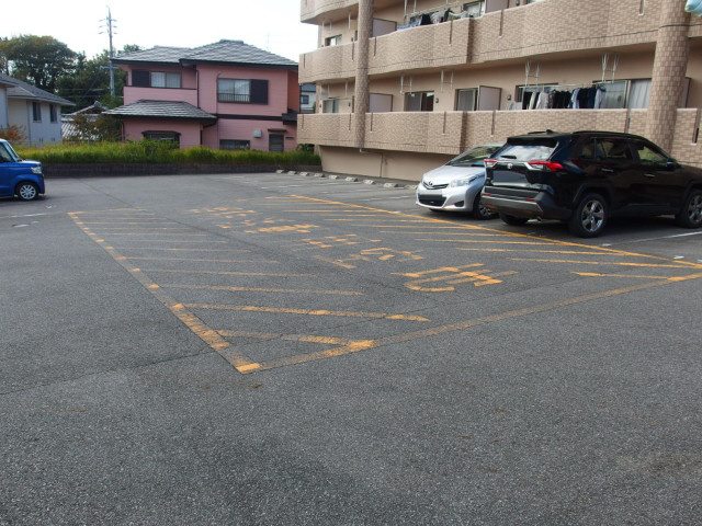 シャンデテ西三田ケ入の駐車場