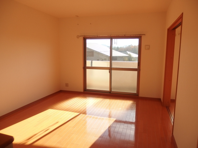 シャンデテ西三田ケ入の居間・リビング