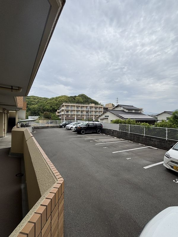 福岡市博多区月隈１丁目の賃貸マンションの駐車場