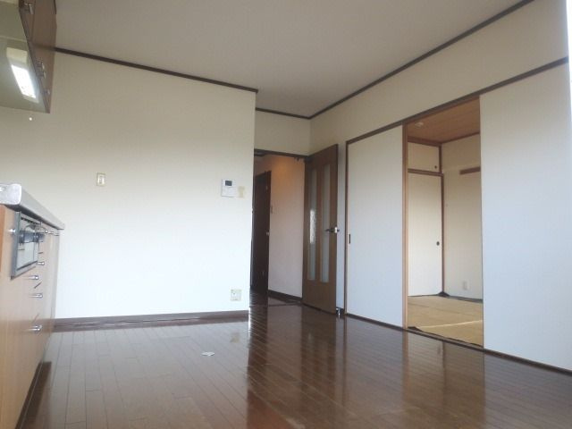 福岡市博多区月隈１丁目の賃貸マンションの居間・リビング