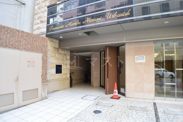 プレサンス難波南アーバニッシュのエントランス