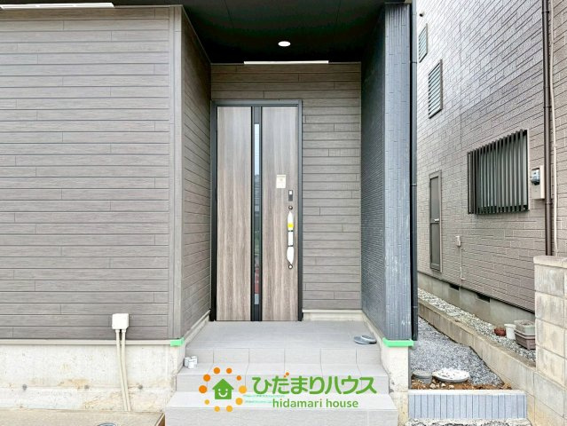 杉戸町清地3期　新築一戸建て　グラファーレの玄関